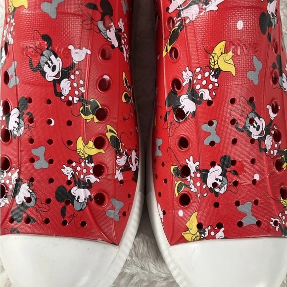NATIVE Disney Parks Minnie Mouse Red Slip On Shoes Unisex Male 8/Women 10 - Picture 5 of 9